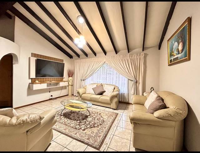 3 BEDROOM HOUSE FOR SALE IN THE ORCHARDS